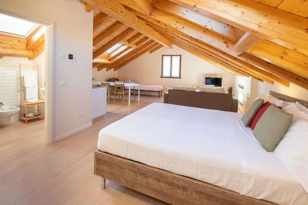 Lake Como and Lake Maggiore - 8 Days accommodation